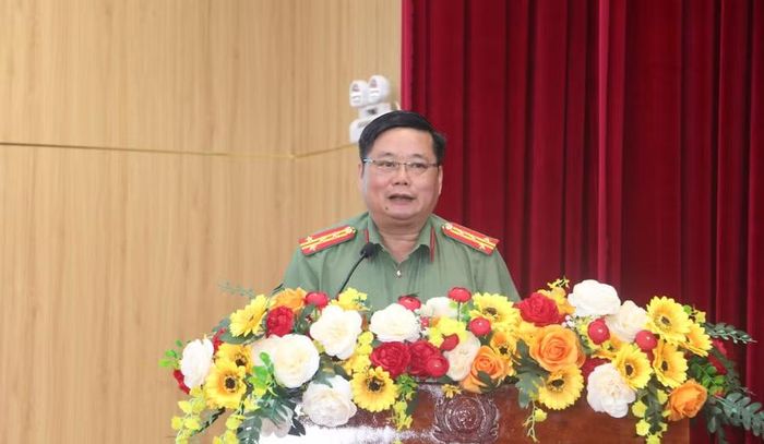  Đại tá Nguyễn Chí Linh - Phó Giám đốc Công an tỉnh phát động Chương trình “Bảo vệ và hỗ trợ trẻ em phát triển trên môi trường mạng giai đoạn 2026-2031” trên địa bàn tỉnh. Ảnh: Quang Tấn 