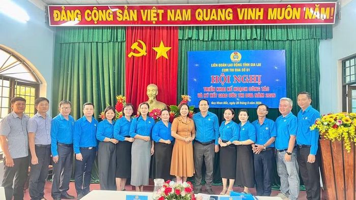  Cụm thi đua số 1 thể hiện quyết tâm hoàn thành xuất sắc các nhiệm vụ đề ra. Ảnh: Nhật Vũ 