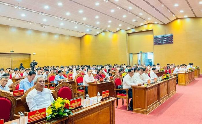  Đại biểu tham dự hội nghị tại điểm cầu trực tiếp Trung tâm Hội nghị tỉnh (phường Quy Nhơn). Ảnh: Trần Dung 