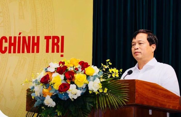 Phó Chủ tịch Thường trực UBND tỉnh Nguyễn Tuấn Thanh phát biểu tại hội nghị. Ảnh: Trần Dung 