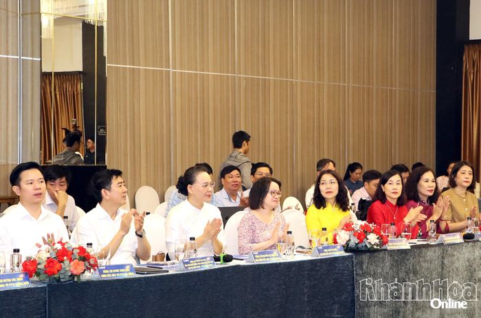 Lãnh đạo các cơ quan báo chí Trung ương và địa phương tham dự buổi tọa đàm. 