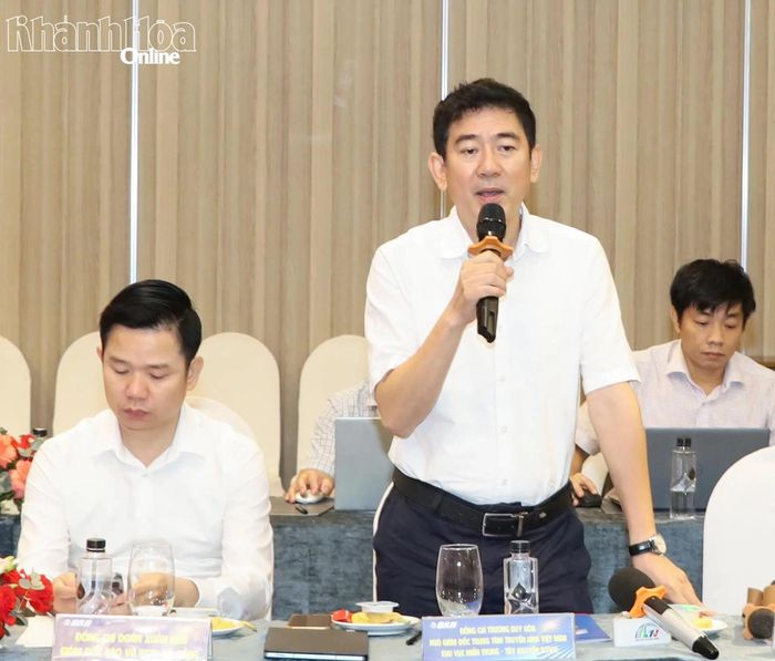 Ông Trương Duy Hòa - Phó Giám đốc VTV8 chia sẻ tại buổi tọa đàm.