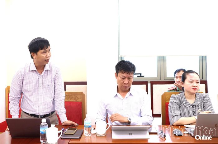 Đại diện Sở Khoa học và Công nghệ báo cáo tại cuộc họp.