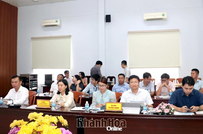 Các đại biểu của tỉnh tham dự hội thảo.