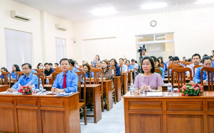 Các đại biểu tham dự hội nghị.