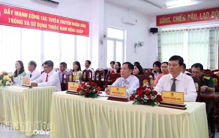 Các đại biểu dự kỳ họp.