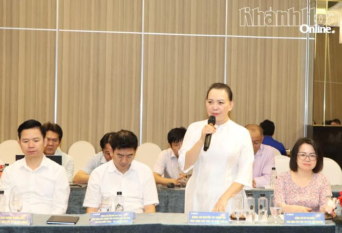 Bà Nguyễn Thị Thanh Hải - Phó Giám đốc Báo và Phát thanh, Truyền hình Sơn La phát biểu tại tọa đàm.