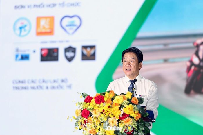 Phó Chủ tịch Thường trực UBND tỉnh Nguyễn Long Biên phát biểu khai mạc.