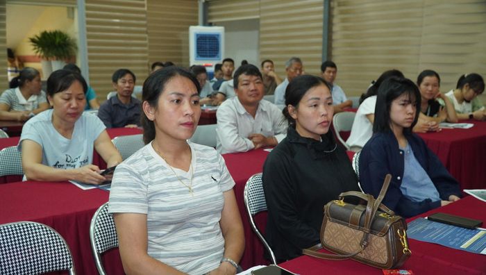 Đại diện các doanh nghiệp, hợp tác xã, hộ sản xuất, kinh doanh dự hội nghị.