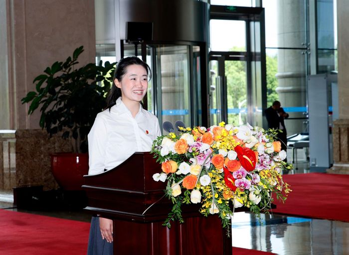 Thanh niên Tỉnh Vân Nam (Trung Quốc) phát biểu tại buổi gặp mặt. 