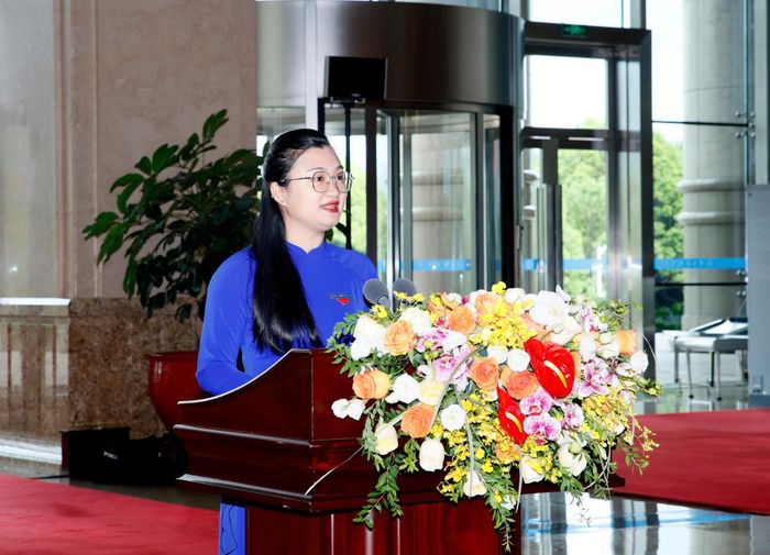 Thanh niên tỉnh Lai Châu phát biểu tại buổi gặp mặt. 
