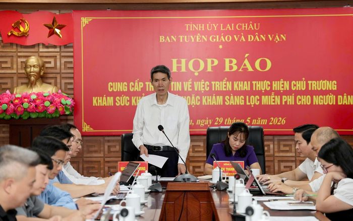 Bác sĩ Nguyễn Thế Phong - Phó Giám đốc Sở Y tế cung cấp thông tin về triển khai khám sức khỏe định kỳ, khám sàng lọc miễn phí cho người dân. 