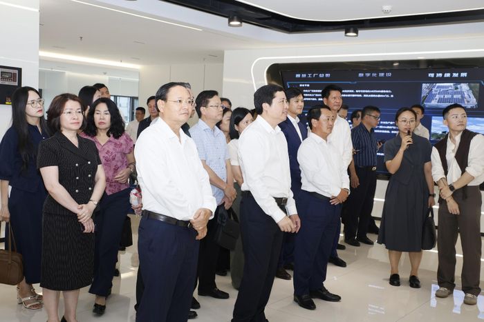 Đại biểu 4 tỉnh tham quan khu giám sát chất lượng và an toàn sản phẩm của Công ty TNHH Tập đoàn Công nghệ Sinh học Bối Thái Ni.