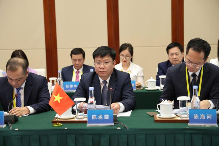 Lãnh đạo Sở Văn hóa, Thể thao và Du lịch kiến nghị các nội dung hợp tác tại Tổ Giao lưu nhân văn.