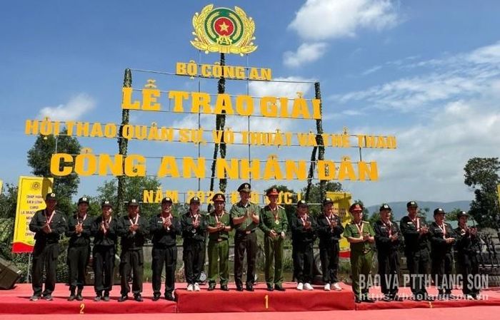 Đội tuyển bắn súng Công an tỉnh đoạt 2 Huy chương bạc (gồm: Bài súng ngắn bắn chậm dành cho lãnh đạo cấp Cục và tương đương; bài bắn ứng dụng súng ngắn)
