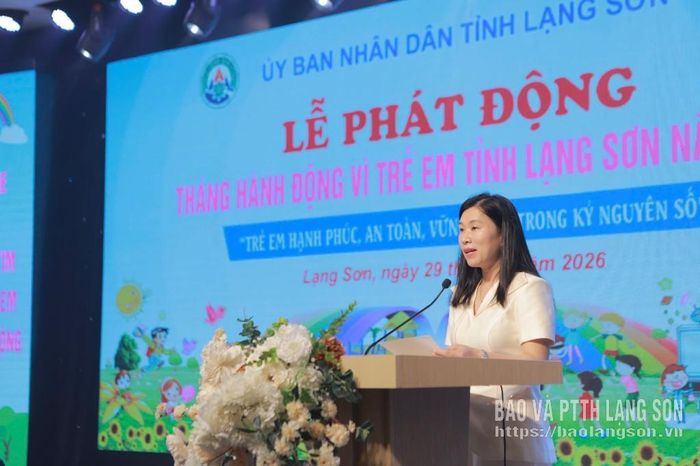 Đồng chí Trần Thanh Nhàn, Phó Chủ tịch UBND tỉnh, Chủ tịch Hội đồng Bảo trợ Quỹ Bảo trợ trẻ em tỉnh phát biểu tại buổi lễ