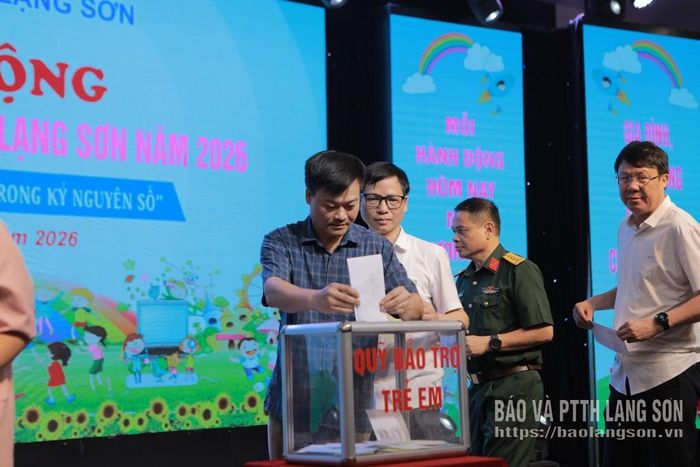 Các đại biểu ủng hộ trực tiếp tại buổi lễ