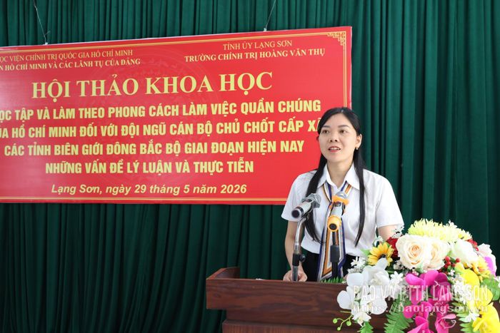 Đồng chí Phó Bí thư Thường trực Đảng ủy xã Cao Lộc, tỉnh Lạng Sơn trình bày tham luận tại hội thảo