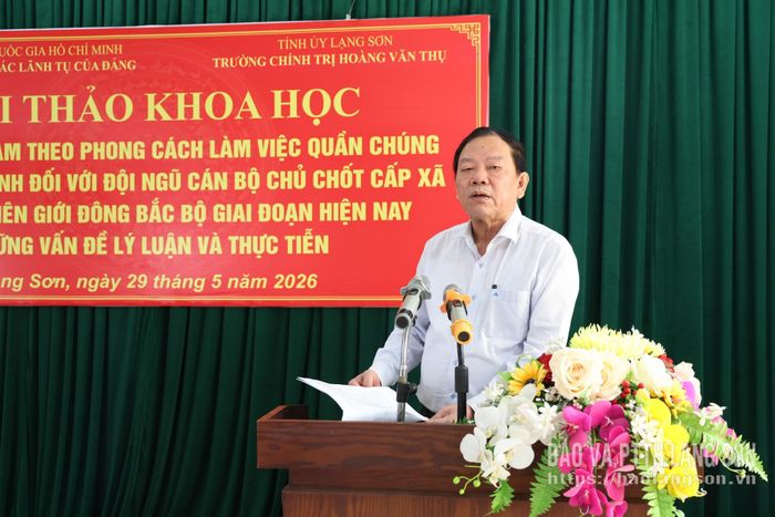 Phó Giáo sư, Tiến sĩ Trần Minh Trưởng, Nguyên Viện trưởng Viện Hồ Chí Minh và các lãnh tụ của Đảng trình bày tham luận tại hội thảo