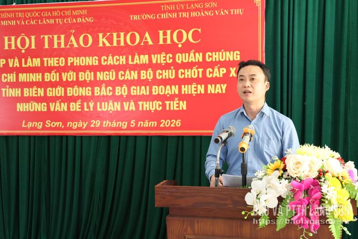 Lãnh đạo Trường Chính trị Hoàng Đình Giong tỉnh Cao Bằng phát biểu tham luận tại hội thảo
