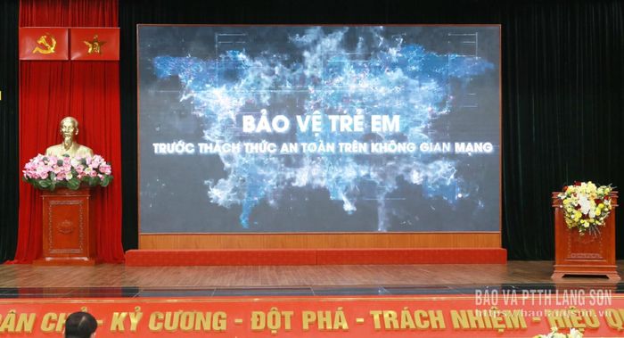 Phóng sự trình chiếu tại lễ phát động