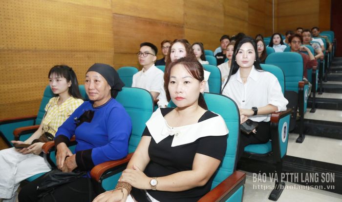 Các cá nhân có ảnh hưởng trên không gian mạng, quản trị viên các hội, nhóm, diễn đàn dự lễ phát động