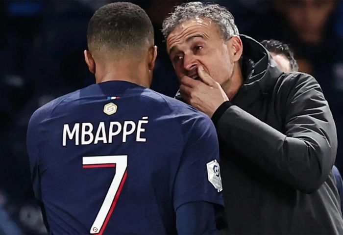 Không cần siêu sao như Mbappe, Luis Enrique vẫn thành công.