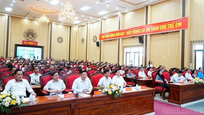 Các đại biểu tham dự lễ phát động.