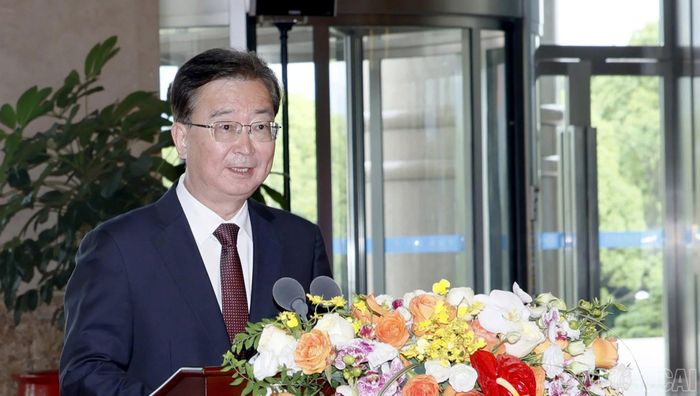 Bí thư Tỉnh ủy Lai Châu và Bí thư Tỉnh ủy Vân Nam phát biểu tại buổi gặp mặt.