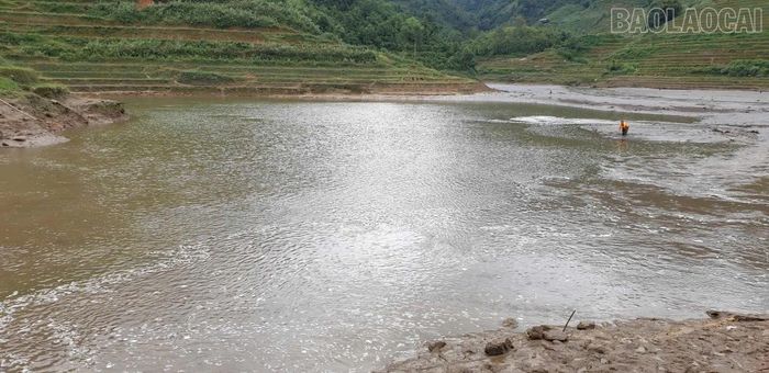 Những khu vực lòng hồ, khe suối luôn tiềm ẩn nguy cơ đuối nước với trẻ em vùng cao.