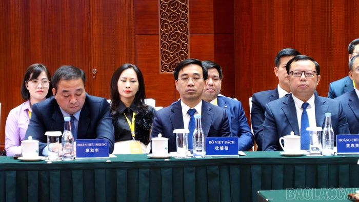 Các đại biểu tham dự phiên họp.