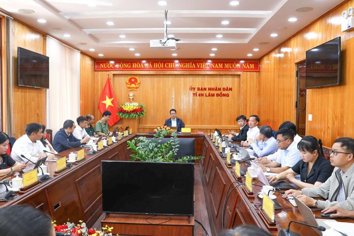 Phó Chủ tịch UBND tỉnh Nguyễn Ngọc Phúc chủ trì cuộc họp nhằm rà soát tiến độ triển khai các nội dung, nhiệm vụ theo Nghị quyết số 57-NQ/TW
