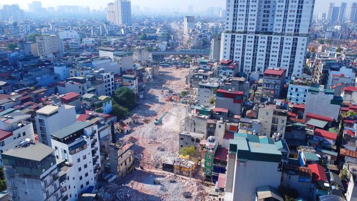 Đoạn tuyến qua phường Thanh Xuân đi qua khu dân cư đông đúc, đặc biệt tại làng cổ Nhân Chính, liên quan 472 thửa đất của khoảng 700 hộ dân và 5 tổ chức.
