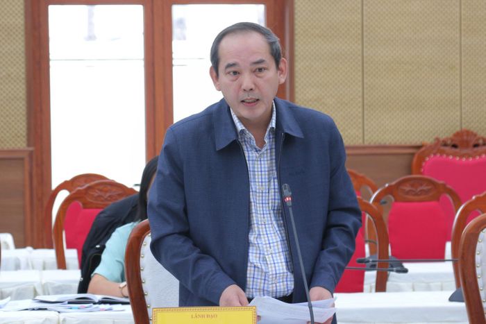 Đại diện Sở Nông nghiệp và Môi trường báo cáo quá trình đốc thúc, nhắc nhở trong khắc phục tồn tại của dự án