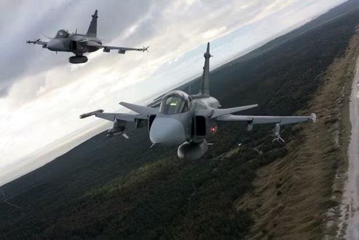 Thụy Điển giao cả tên lửa không đối không Meteor kèm tiêm kích JAS 39 Gripen cho Ukraine.
