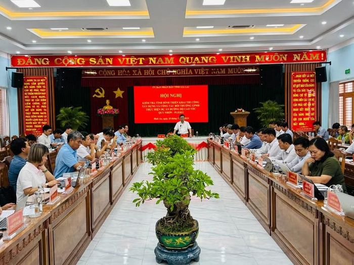Buổi làm việc của lãnh đạo tỉnh về tiến độ dự án. Nguồn ảnh: Báo Gia Lai