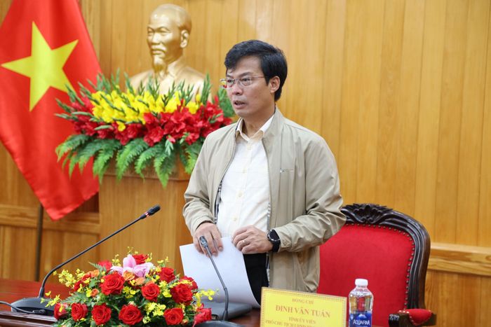 Đồng chí Đinh Văn Tuấn, Tỉnh ủy viên, Phó Chủ tịch UBND tỉnh Lâm Đồng phát biểu tại cuộc họp