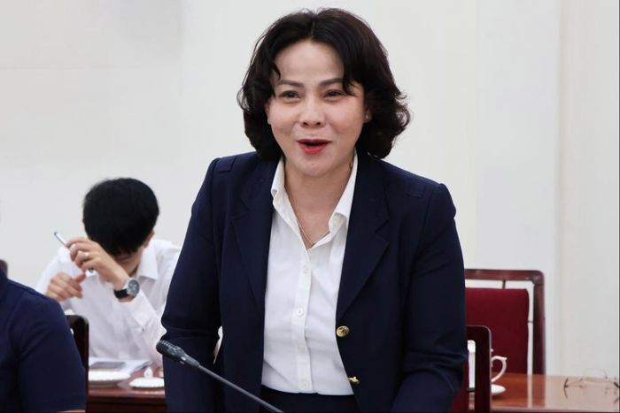 Đại diện Thuế tỉnh Lâm Đồng góp ý tại phiên họp