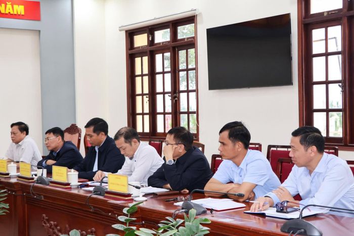Các sở, ngành tham dự phiên họp