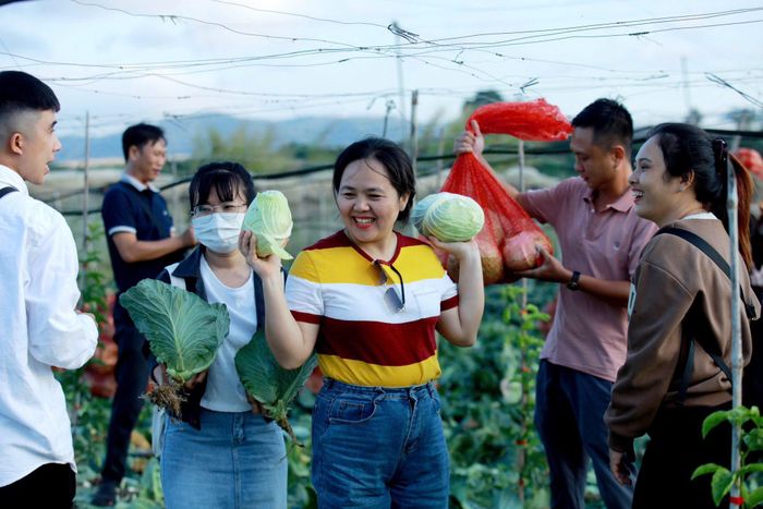 Phát triển du lịch nông thôn kết hợp quảng bá sản phẩm OCOP và khai thác văn hóa, tri thức bản địa của vùng nông thôn