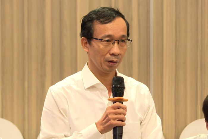 Đồng chí Huỳnh Đức Minh, Tỉnh ủy viên, Giám đốc Báo và Phát thanh, Truyền hình Quảng Ngãi phát biểu ý kiến