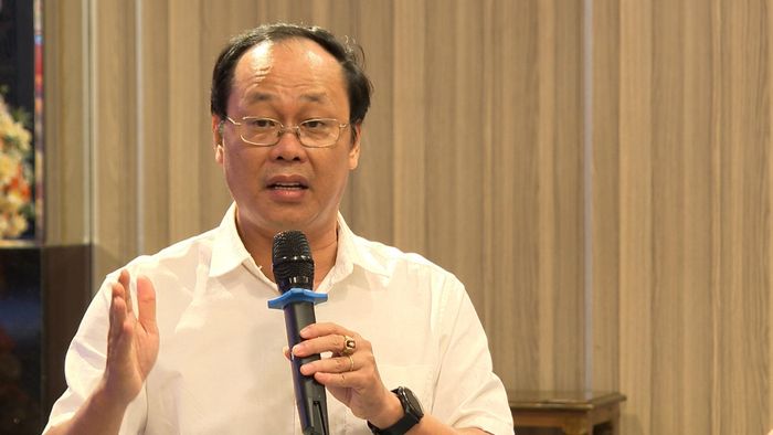 Đồng chí Hoàng Đăng Khoa, Tỉnh ủy viên, Giám đốc Báo và Phát thanh, Truyền hình Huế phát biểu ý kiến