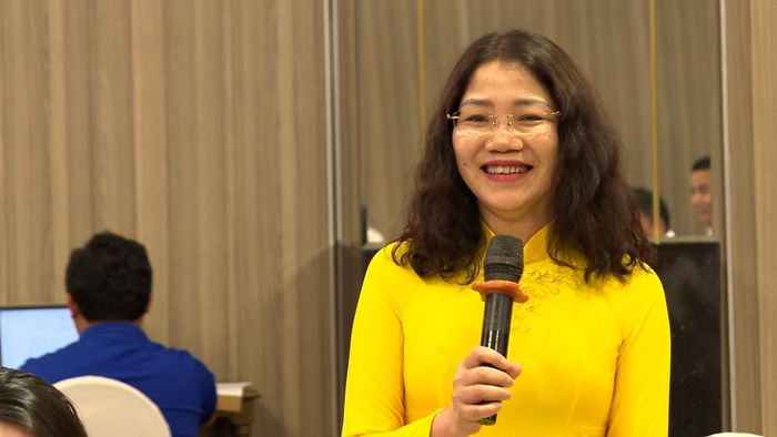 Đồng chí Chu Thị Thu Hương, Phó Giám đốc Báo và Phát thanh, Truyền hình Bắc Ninh phát biểu ý kiến