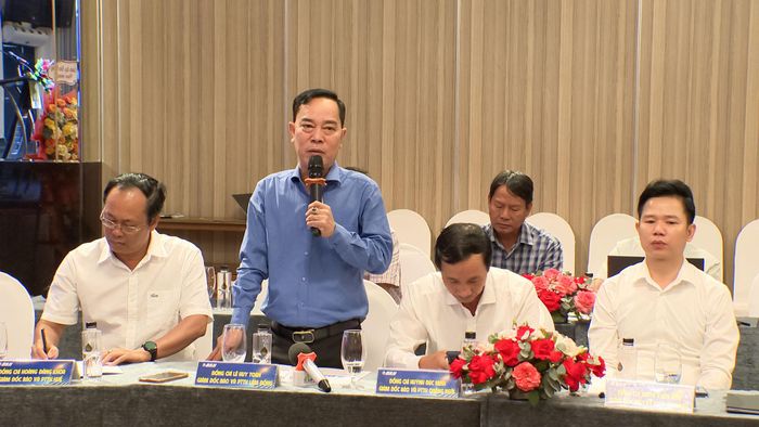 Đồng chí Lê Huy Toàn, Tỉnh ủy viên, Giám đốc Báo và Phát thanh, Truyền hình Lâm Đồng phát biểu ý kiến