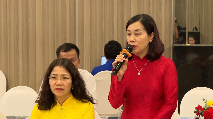 Đồng chí Hoàng Hoài Phương, Tỉnh ủy viên, Phó Giám đốc Báo và Phát thanh, Truyền hình Ninh Bình phát biểu ý kiến
