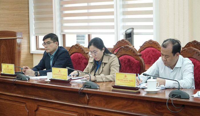Các đồng chí lãnh đạo Văn phòng Tỉnh ủy dự buổi làm việc