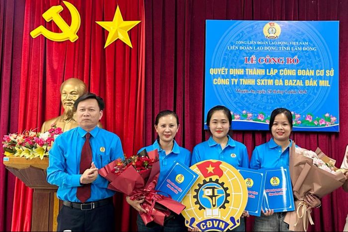 Ban Chấp hành Công đoàn cơ sở Công ty TNHH sản xuất thương mại đá Bazal Đắk Mil ra mắt