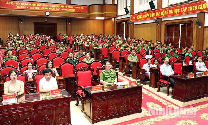 Các đại biểu dự chương trình tại điểm cầu tỉnh Ninh Bình.