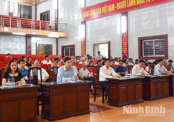 Các đại biểu dự Lễ trao tặng Huy hiệu Đảng đợt 19/5, Đảng ủy xã Hải Hậu.