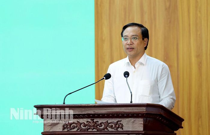 Đồng chí Đặng Thanh Sơn, Ủy viên Ban Thường vụ Tỉnh ủy, Phó Chủ tịch UBND tỉnh phát biểu chỉ đạo hội nghị.